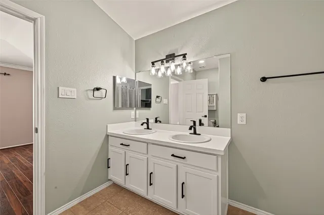 $2,200 | 13002 Trail Manor Drive, Pearland, TX 77584