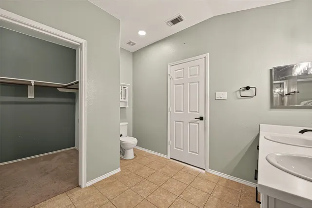 $2,200 | 13002 Trail Manor Drive, Pearland, TX 77584