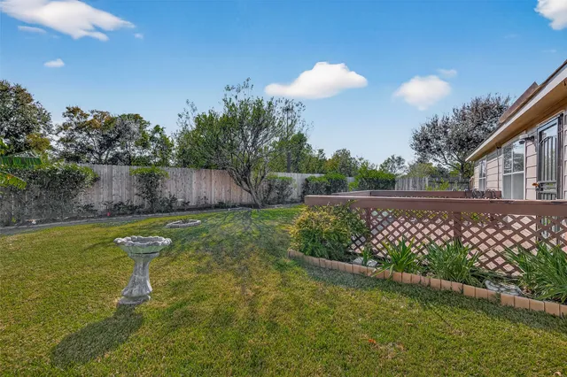 $2,200 | 13002 Trail Manor Drive, Pearland, TX 77584