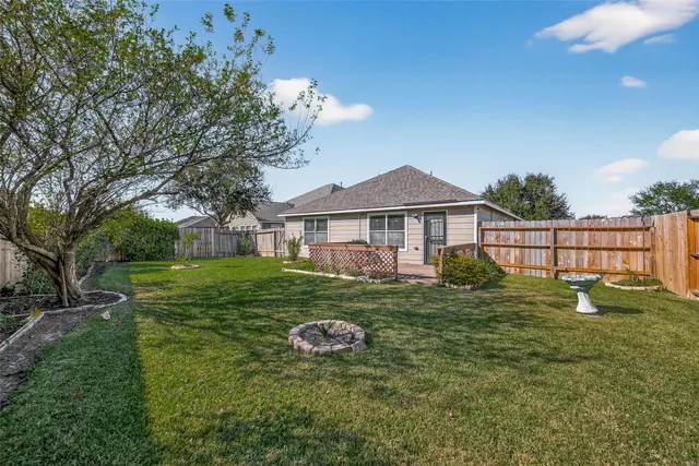 $2,200 | 13002 Trail Manor Drive, Pearland, TX 77584