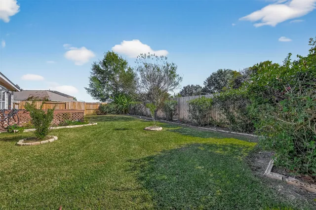 $2,200 | 13002 Trail Manor Drive, Pearland, TX 77584