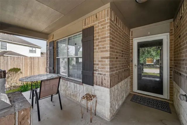 $2,200 | 13002 Trail Manor Drive, Pearland, TX 77584