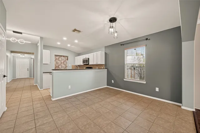 $2,200 | 13002 Trail Manor Drive, Pearland, TX 77584