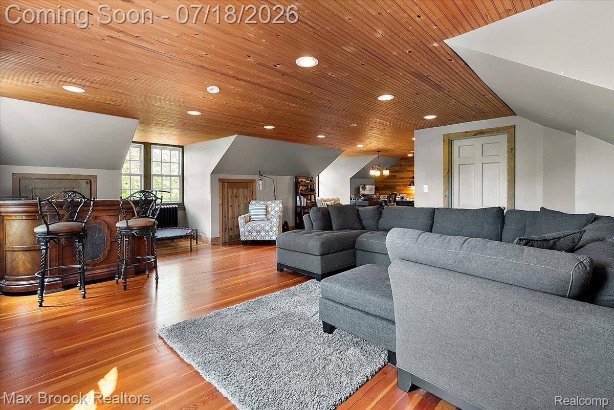 294 Lincoln Road Grosse Pointe, MI 48230 - Photo 39 of 84 3rd Floor Family Room Alternate View