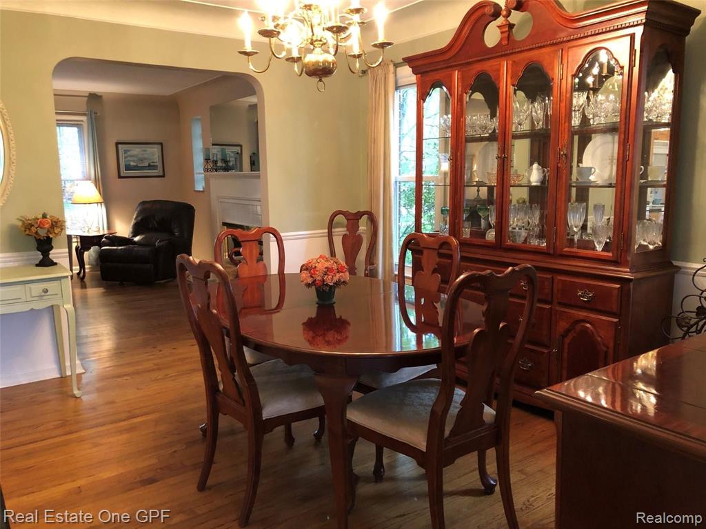 1876 Broadstone Road Grosse Pointe Woods, MI 48236 - Photo 9 of 53