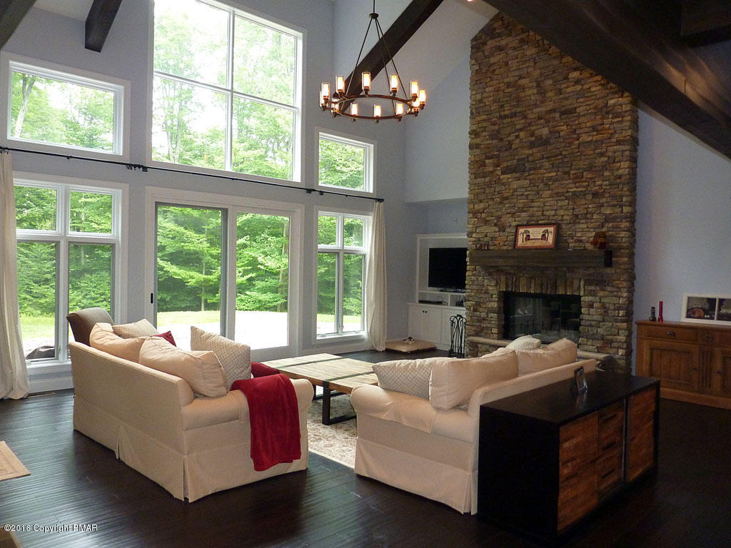 2141 Red Spruce Road Pocono Pines, PA 18350 - Photo 3 of 64 CumminsLivingRm
