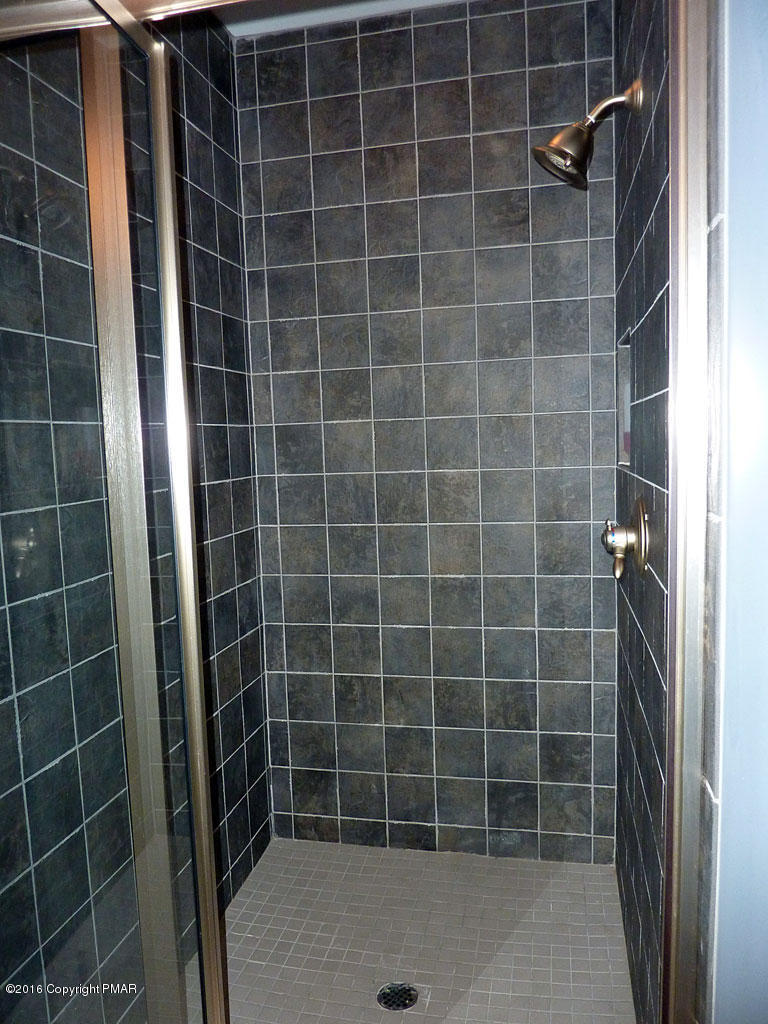 2141 Red Spruce Road Pocono Pines, PA 18350 - Photo 34 of 64 CumminsBedrm3BathAlt
