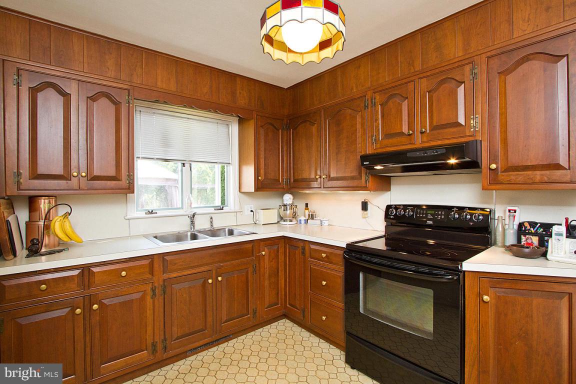 22 Sycamore Road Ephrata, PA 17522 - Photo 4 of 38 Gallery Image 4