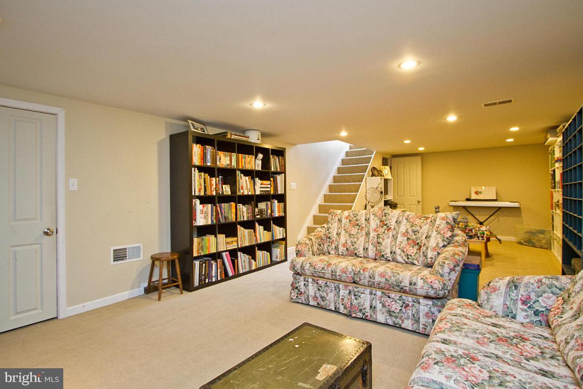 22 Sycamore Road Ephrata, PA 17522 - Photo 7 of 38 Gallery Image 7