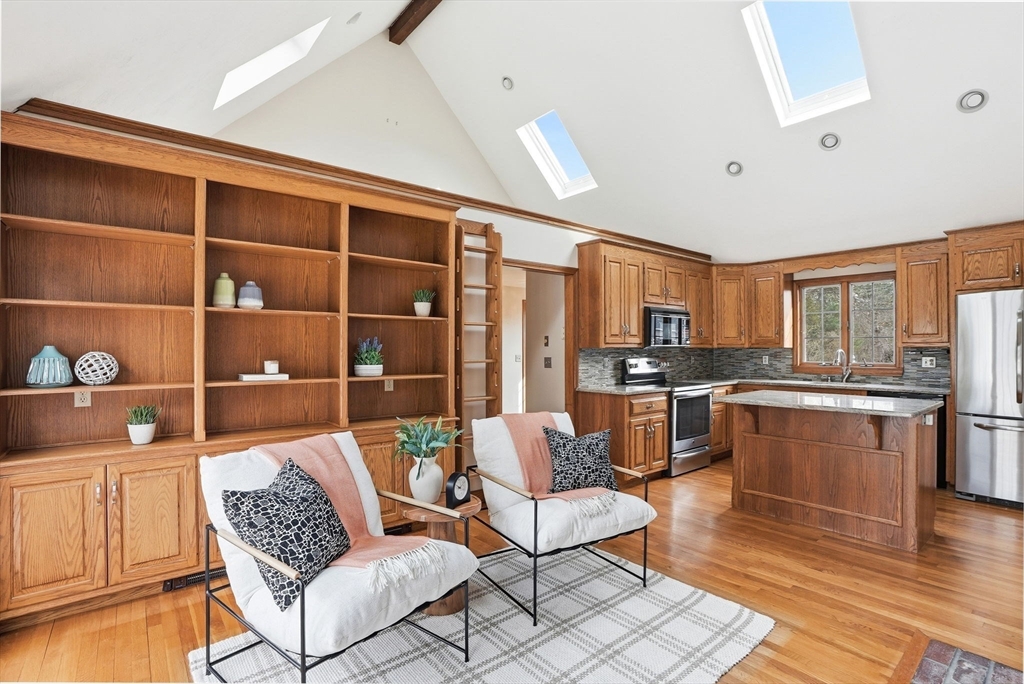 19 Nemasket Road Falmouth, MA 02540 - Photo 11 of 41