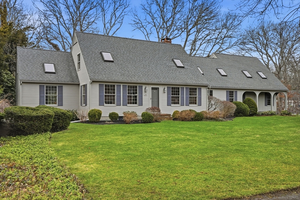 19 Nemasket Road Falmouth, MA 02540 - Photo 3 of 41