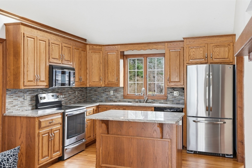 19 Nemasket Road Falmouth, MA 02540 - Photo 7 of 41