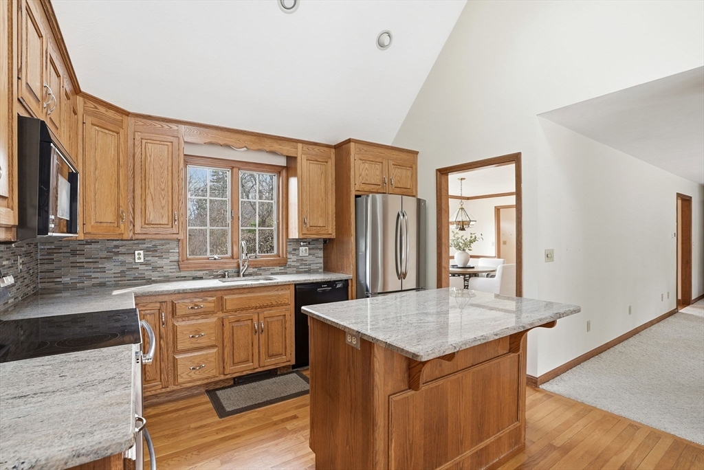 19 Nemasket Road Falmouth, MA 02540 - Photo 8 of 41