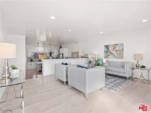 $5,999 | 17601 Rhoda Street, Encino, CA 91316