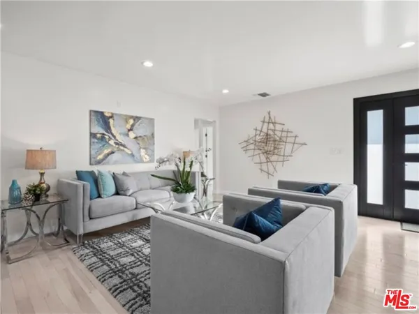 $5,999 | 17601 Rhoda Street, Encino, CA 91316