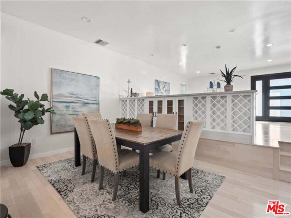 17601 Rhoda Street Encino, CA 91316 - Photo 20 of 37