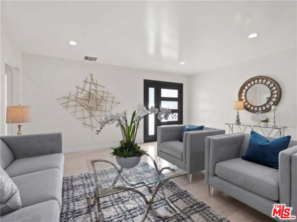 17601 Rhoda Street Encino, CA 91316 - Photo 2 of 37