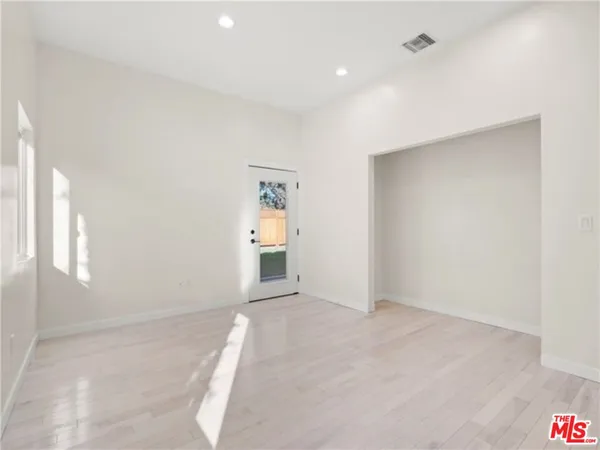 $5,999 | 17601 Rhoda Street, Encino, CA 91316