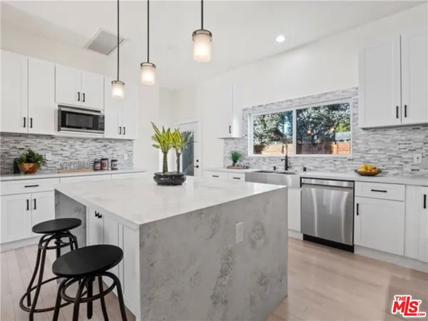 $5,999 | 17601 Rhoda Street, Encino, CA 91316