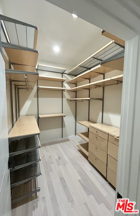 17601 Rhoda Street Encino, CA 91316 - Photo 10 of 37