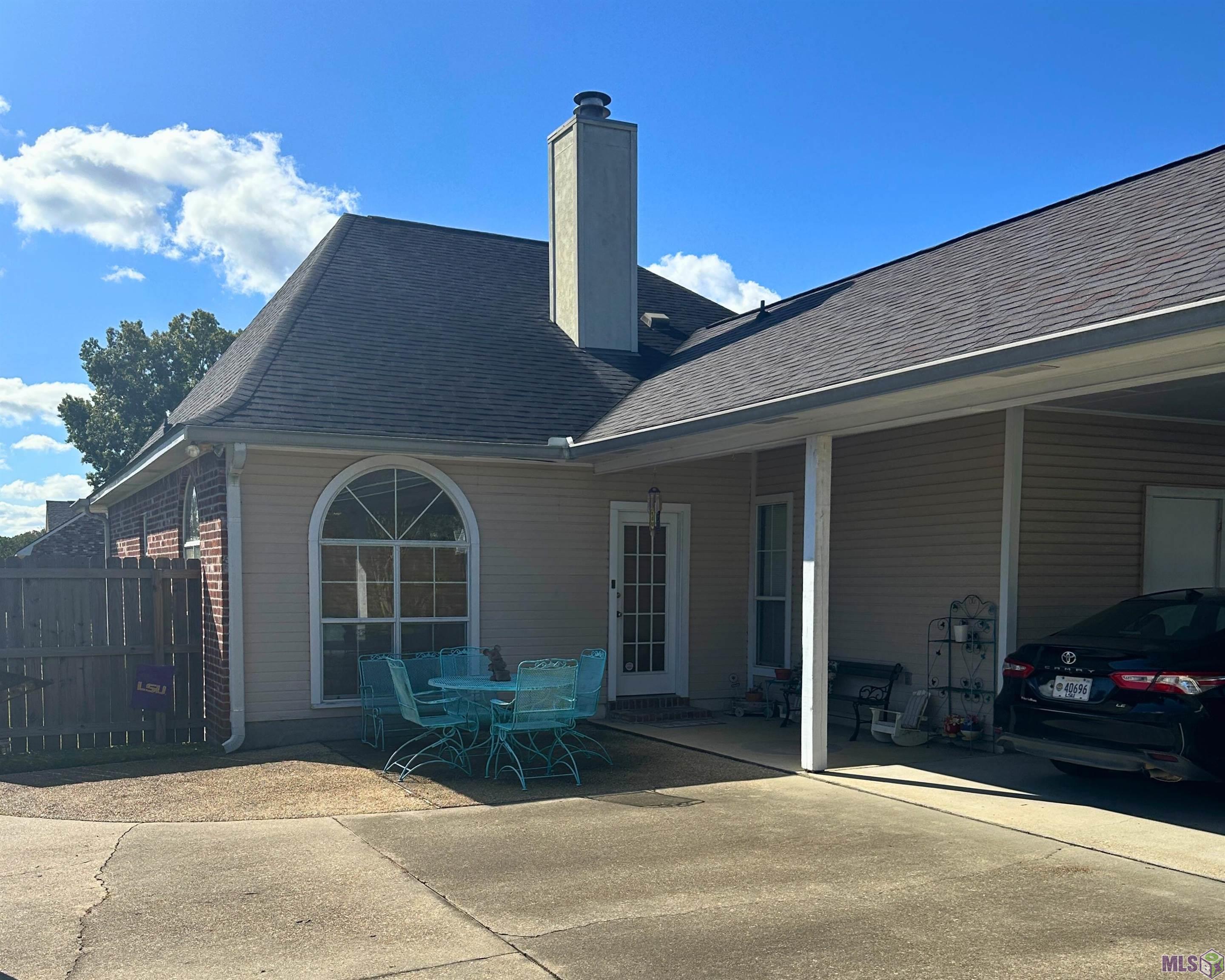 18482 Lake Iris Avenue Baton Rouge, LA 70817 - Photo 2 of 6