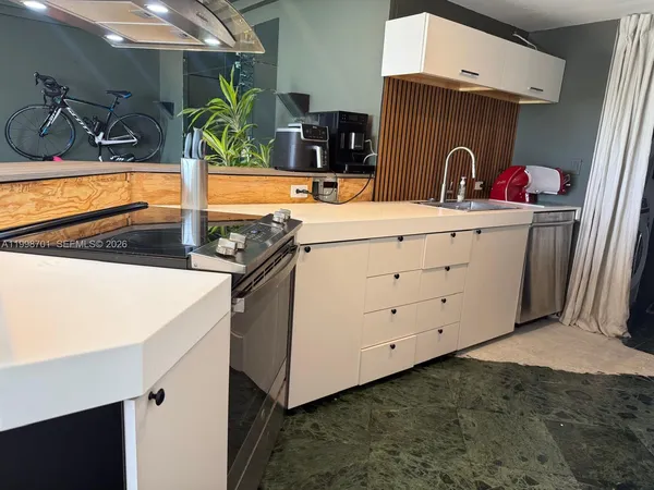 $2,750 | 19707 Turnberry Way, Unit 28C, Aventura, FL 33180