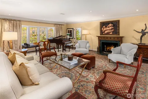 $6,300,000 | 300 Maiden Lane East, Seattle, WA 98112