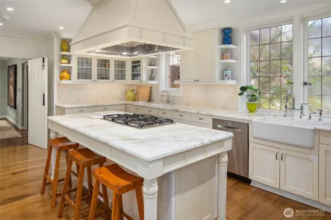 $6,300,000 | 300 Maiden Lane East, Seattle, WA 98112