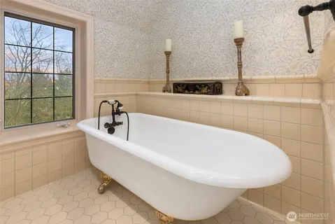 $6,300,000 | 300 Maiden Lane East, Seattle, WA 98112