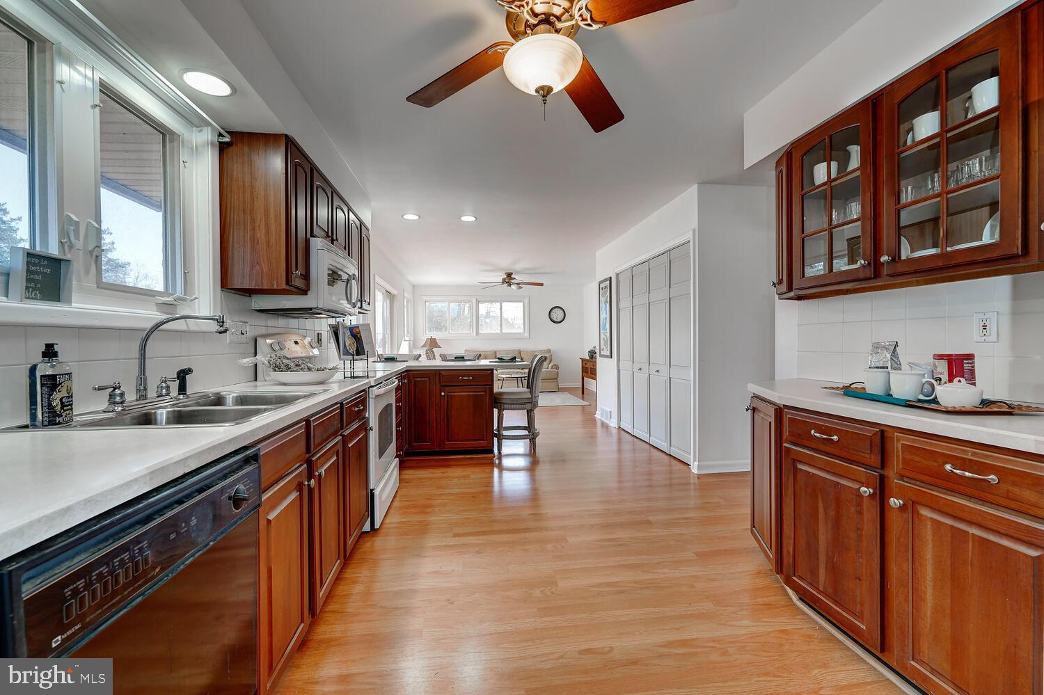 205 Foxcroft Road Broomall, PA 19008 - Photo 9 of 26 Kitchen