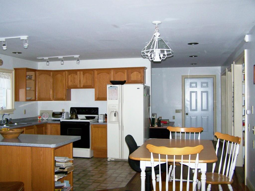7 Airport Road Sanford, ME 04073 - Photo 4 of 11 Kitchen / dining area