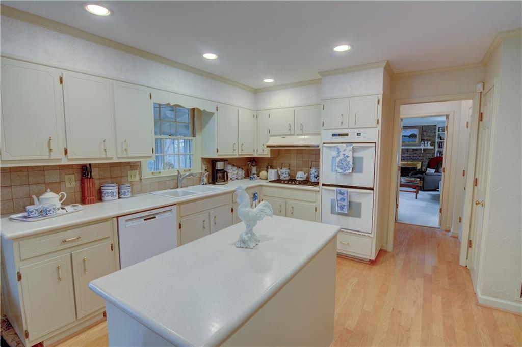 5305 Redfield Road Atlanta, GA 30338 - Photo 11 of 53