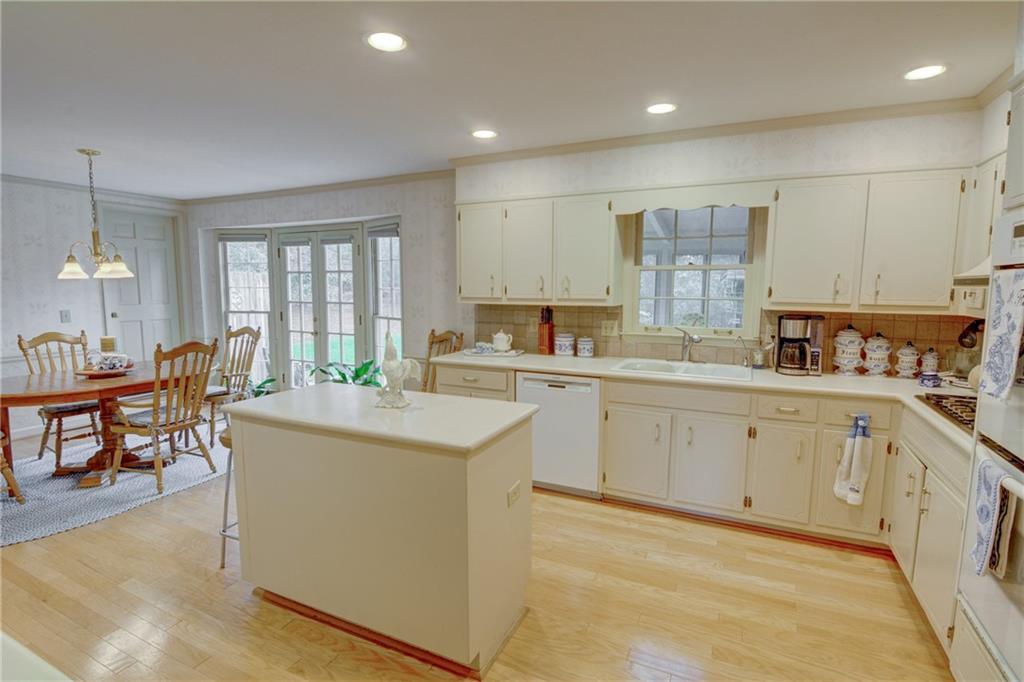 5305 Redfield Road Atlanta, GA 30338 - Photo 8 of 53