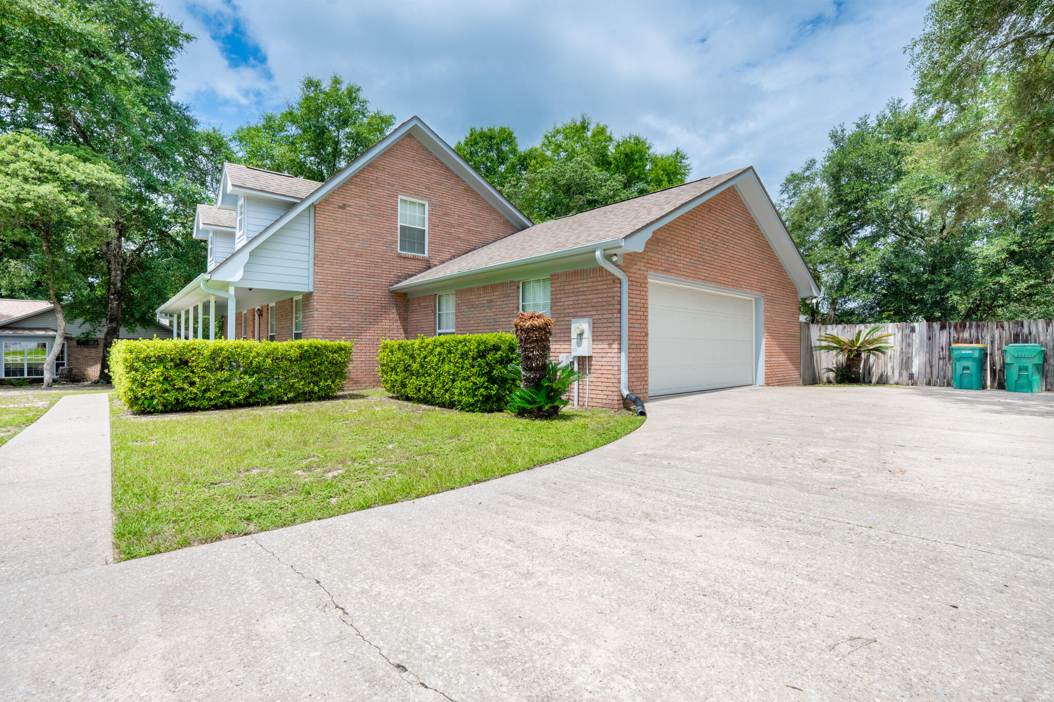 2786 Willow Bend Court Crestview, FL 32539 - Photo 4 of 32 a view of outdoor space yard and front view of a house