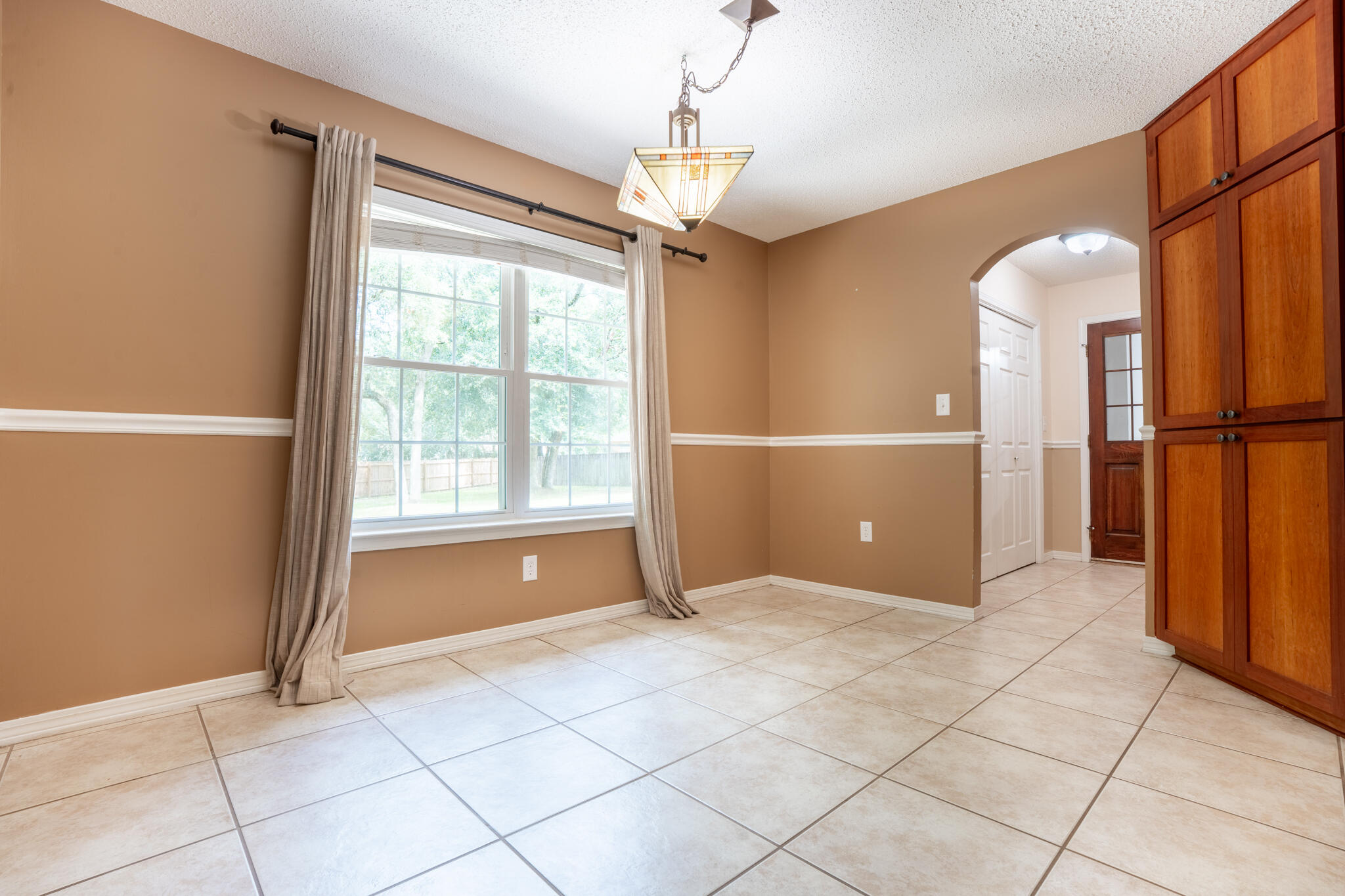 2786 Willow Bend Court Crestview, FL 32539 - Photo 10 of 32 a view of a livingroom with a chandelier