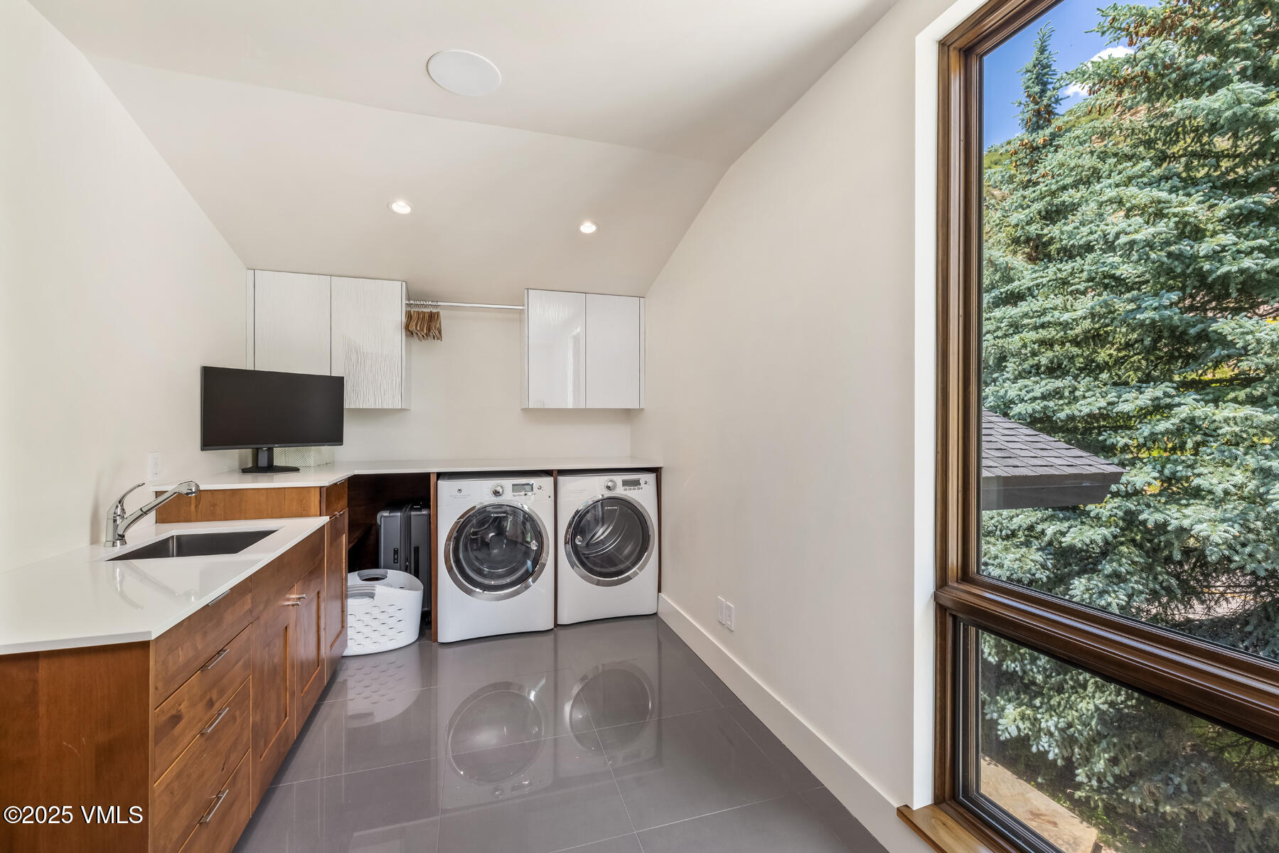 2764 South Frontage Road West Vail, CO 81657 - Photo 22 of 68 Laundry Room