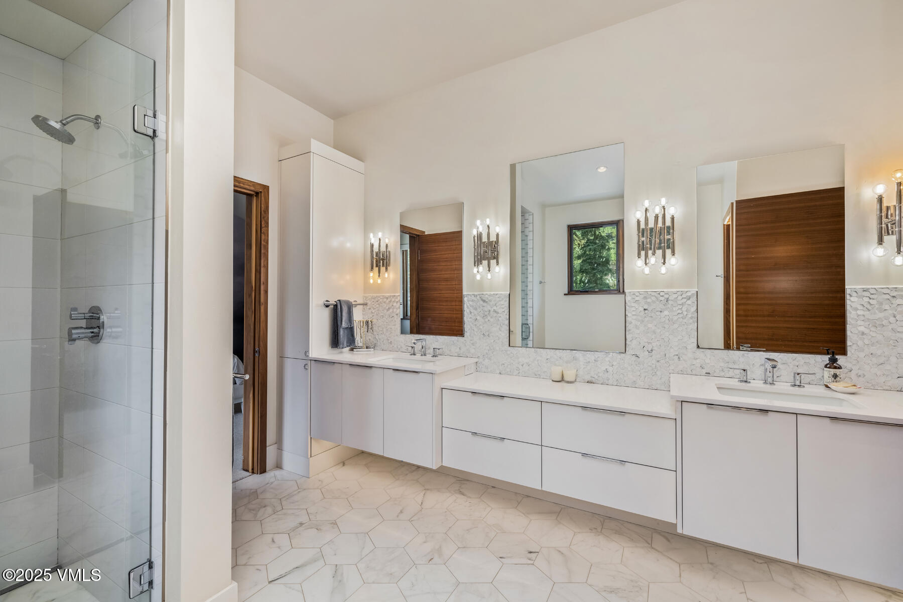 2764 South Frontage Road West Vail, CO 81657 - Photo 25 of 68 Guest Bath