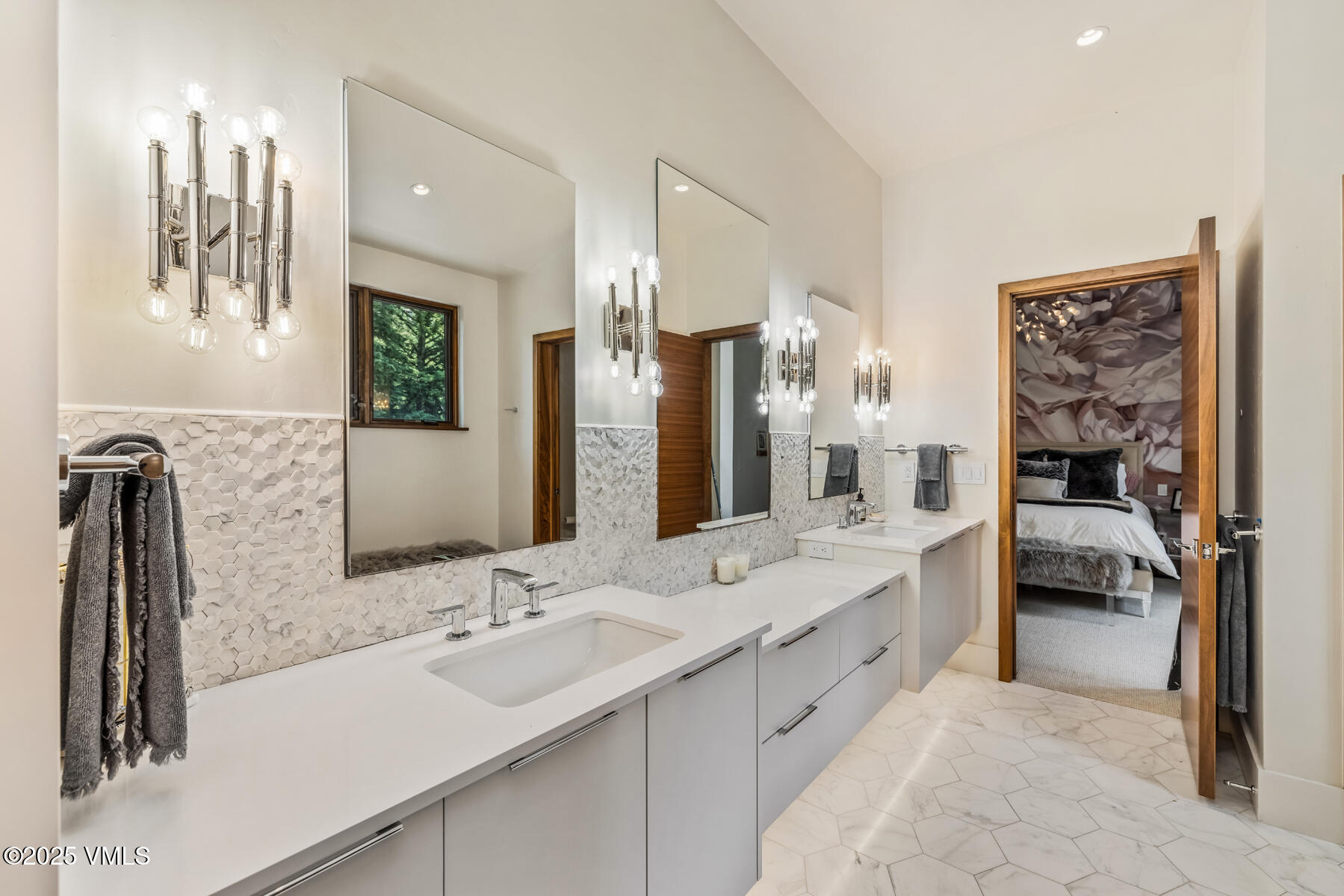 2764 South Frontage Road West Vail, CO 81657 - Photo 26 of 68 Guest Bath