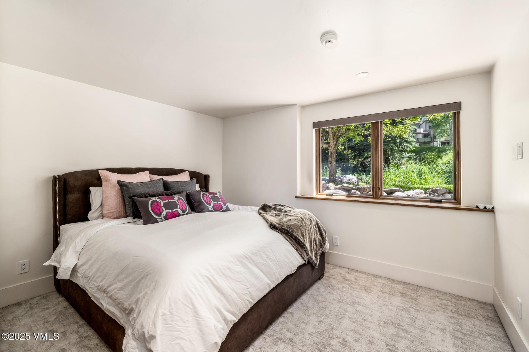 2764 South Frontage Road West Vail, CO 81657 - Photo 40 of 68 Guest Room