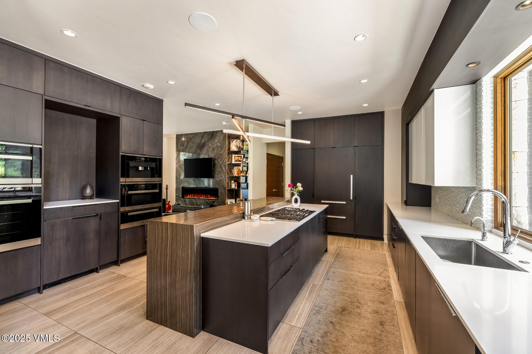 2764 South Frontage Road West Vail, CO 81657 - Photo 5 of 68 Kitchen
