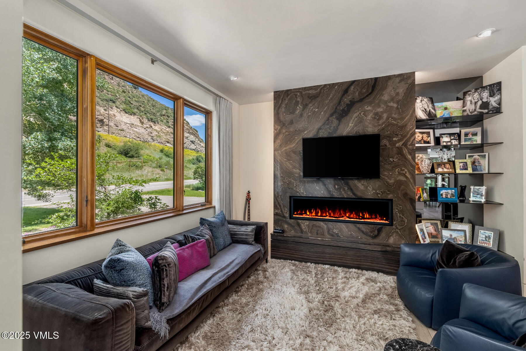 2764 South Frontage Road West Vail, CO 81657 - Photo 8 of 68 Sitting Room
