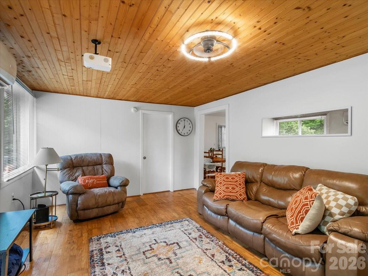 352 Jakes Branch Road Spruce Pine, NC 28777 - Photo 4 of 31