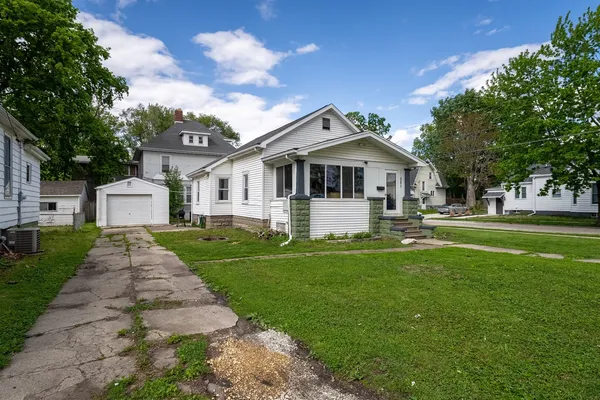 $148,000 | 301 West Graham Street, Bloomington, IL 61701