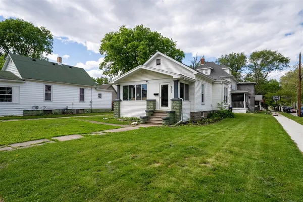 $148,000 | 301 West Graham Street, Bloomington, IL 61701