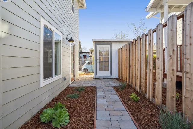 a view of a pathway with a house