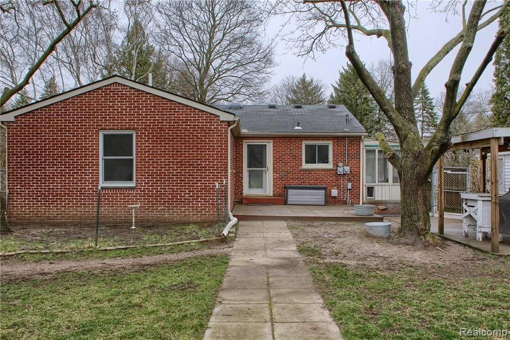 165 Texas Avenue Rochester Hills, MI 48309 - Photo 32 of 35