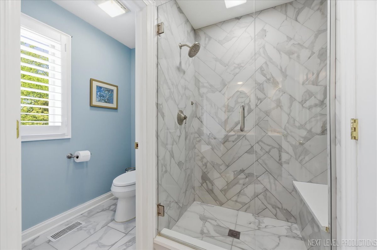 1914 North Ridge Avenue Arlington Heights, IL 60004 - Photo 25 of 50 a bathroom with a shower and a toilet