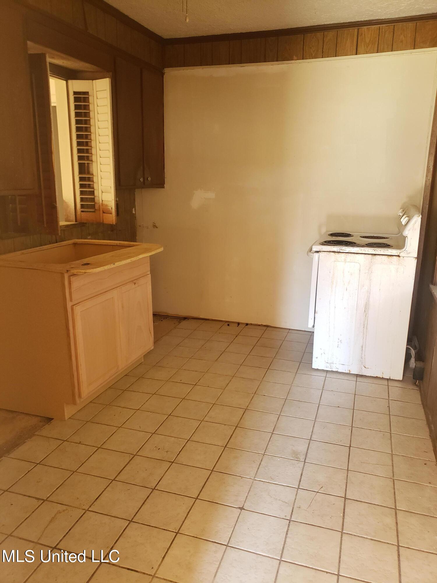 118 West Santa Clair Street Jackson, MS 39212 - Photo 11 of 12 Kitchen view