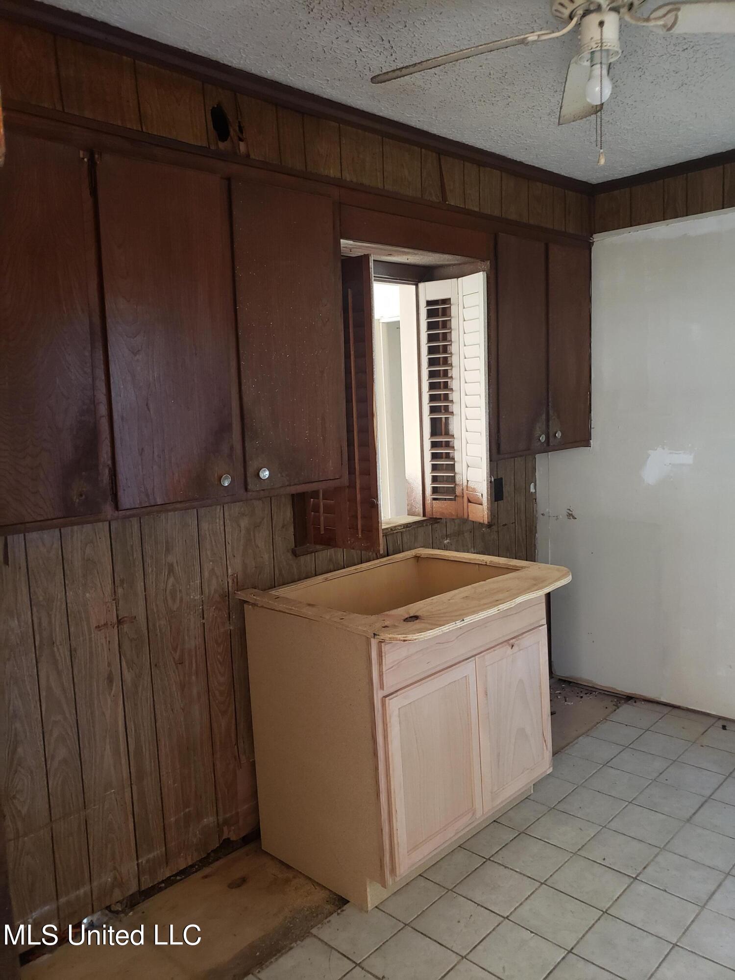 118 West Santa Clair Street Jackson, MS 39212 - Photo 12 of 12 Kitchen angle view