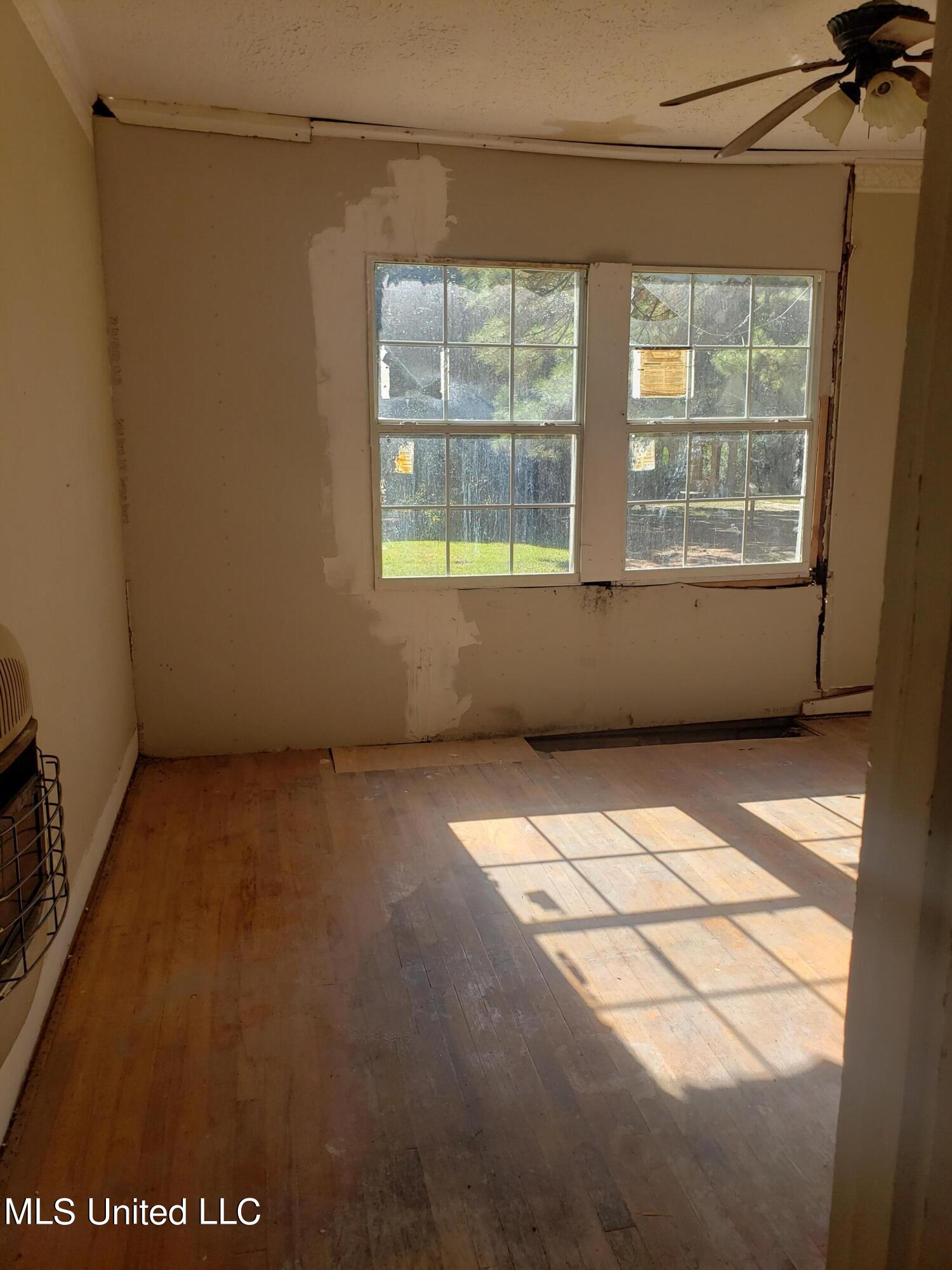 118 West Santa Clair Street Jackson, MS 39212 - Photo 6 of 12 2nd bedroom view